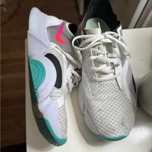 Women’s Nike SuperRep Go